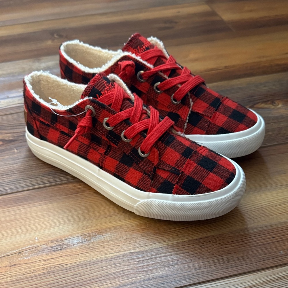 Blowfish Malibu sneakers in a red and black plaid fabric with a Sherpa size 7